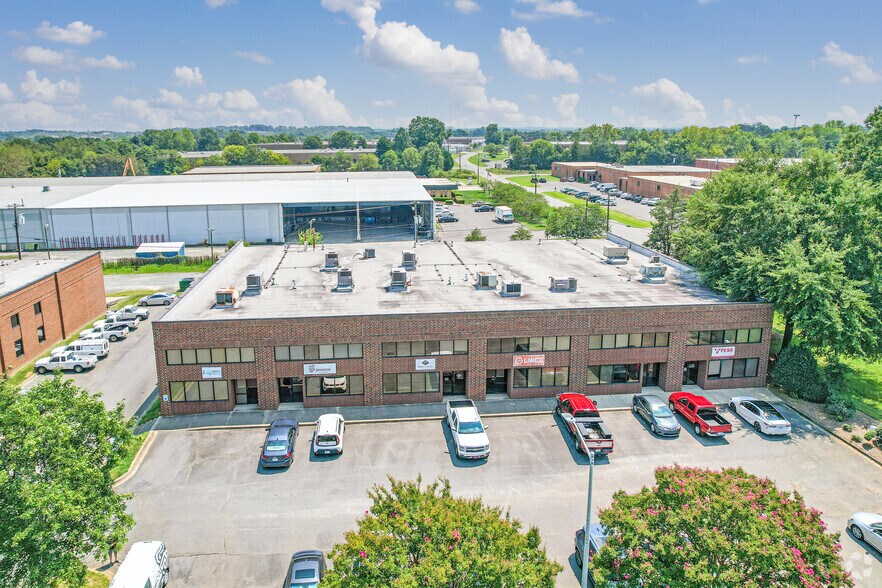 More Photos Of 340-342 Crompton St, Charlotte Light Manufacturing For Lease