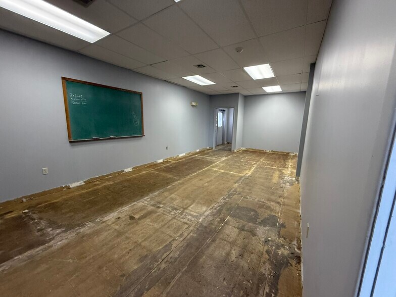 More Photos Of 3477 Hyde Park Blvd, Niagara Falls Office For Lease