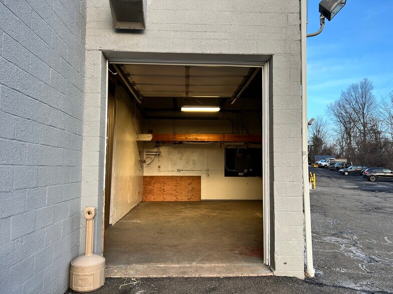 More Photos Of 299 Ridgedale Ave, East Hanover Warehouse For Lease