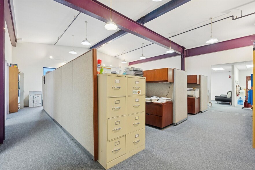 More Photos Of 422 Mill St, Bristol Office For Sale