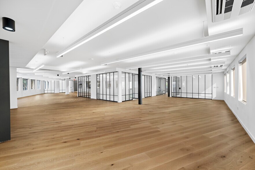 More Photos Of 11440 San Vicente Blvd, Los Angeles Office For Lease