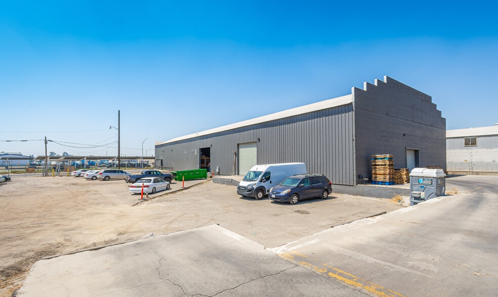 More Photos Of 210-284 N Thorne Ave, Fresno Warehouse For Sale