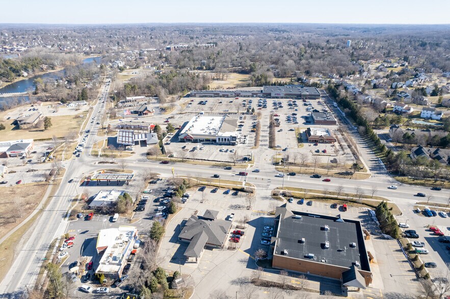 More Photos Of 140 S Milford Rd, Milford Drugstore For Lease