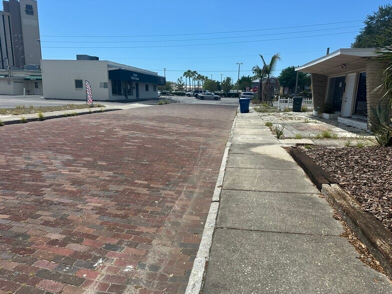 More Photos Of 710 1st Ave SW, Largo Office For Lease