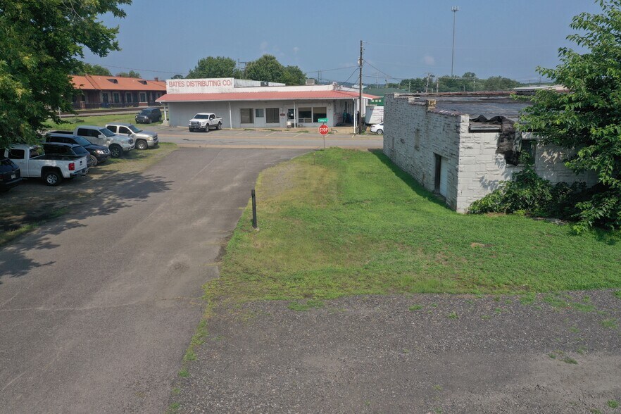 More Photos Of 301 N Commerce Ave, Russellville Warehouse For Sale