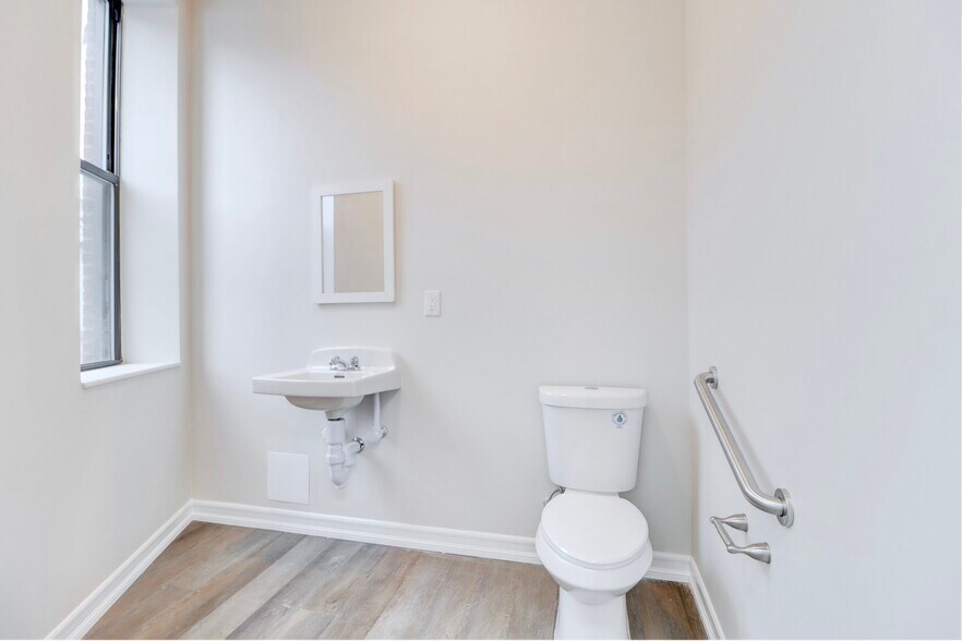 More Photos Of 7416 Cypress Hills St, Glendale Manufacturing For Sale