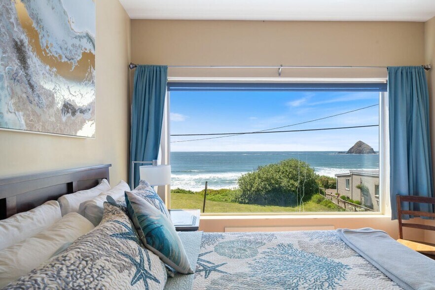 More Photos Of 1505 Pacific Ave NW, Oceanside Hotel For Sale