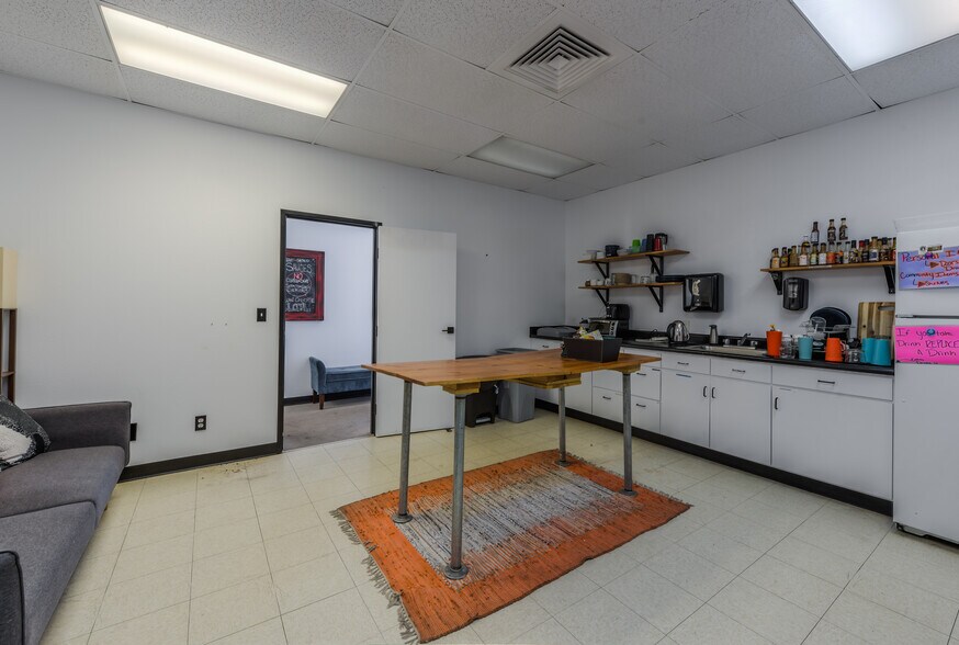 More Photos Of 573 S Arthur Ave, Louisville Warehouse For Lease