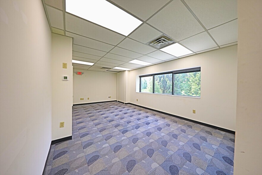 More Photos Of 999 Willow Grove St, Hackettstown Warehouse For Lease