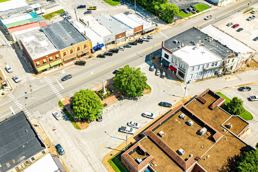 More Photos Of 101 S Main St, Mount Pleasant Storefront Retail Office For Lease