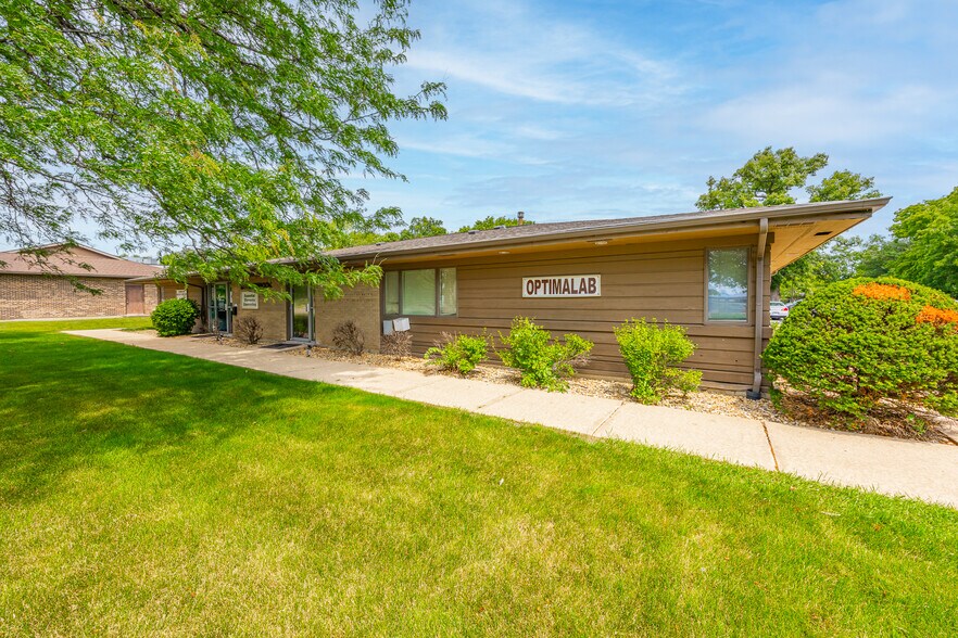 Primary Photo Of 402 W Boughton Rd, Bolingbrook Medical For Lease