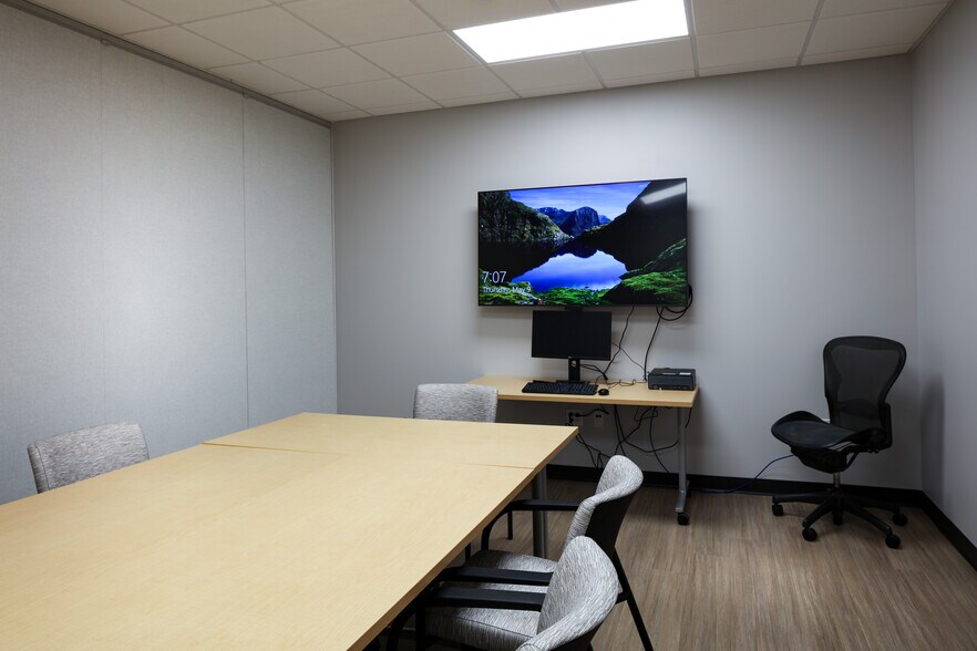 More Photos Of 1410 S 1st Ave, Iowa City Office For Sale