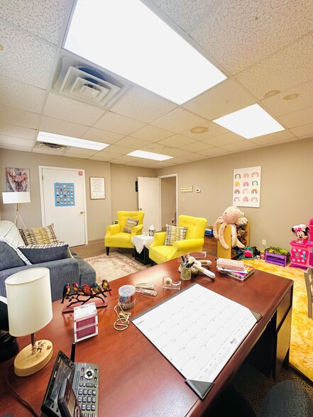 More Photos Of 110 Sunset Dr, Beckley Office For Lease