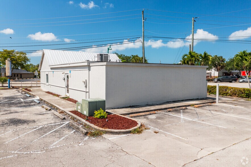 More Photos Of 3015 Tamiami Trl E, Naples Storefront Retail Office For Sale