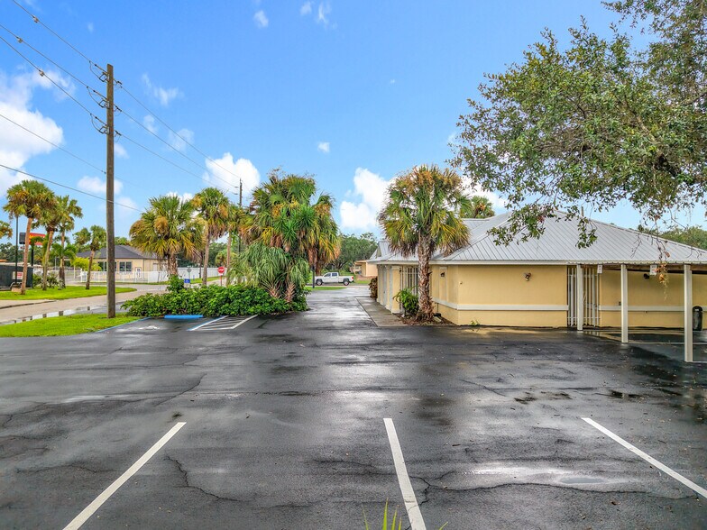 More Photos Of 45 Bryan Ave, LaBelle Medical For Sale