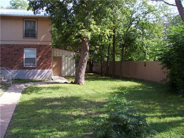 More Photos Of 208-210 N Vanderveer St, Burnet Apartments For Sale