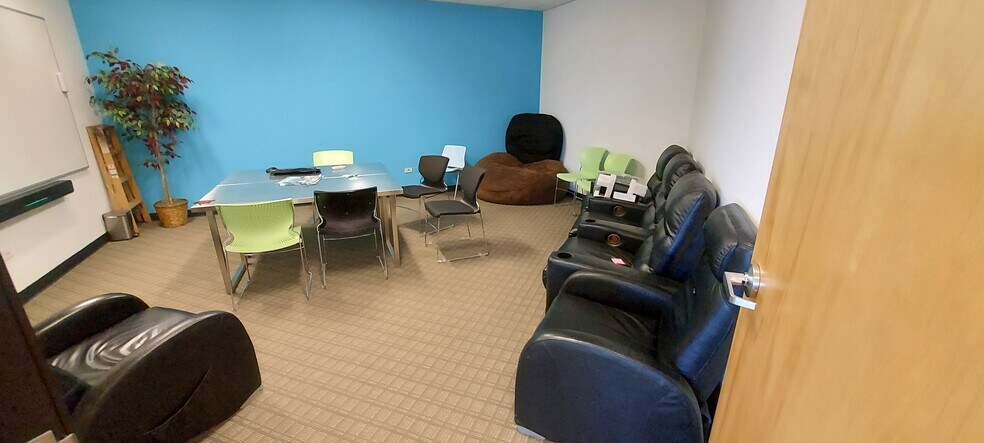More Photos Of 7399 S Tucson Way, Centennial Flex For Lease