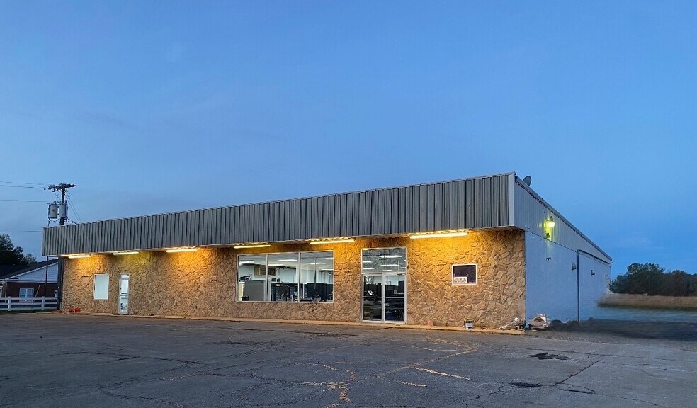 More Photos Of 350 Main St, Huntland Flex For Sale