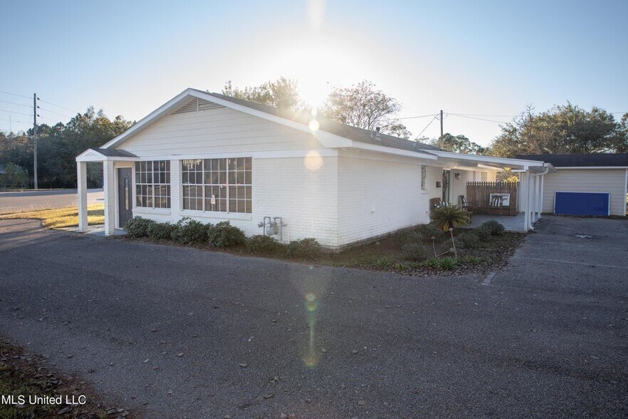 More Photos Of 1966 Popps Ferry Rd, Biloxi Office For Sale