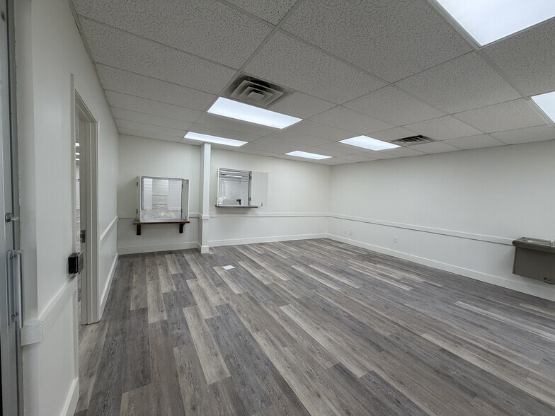 More Photos Of 211 Gay St, Mccomb Office For Lease