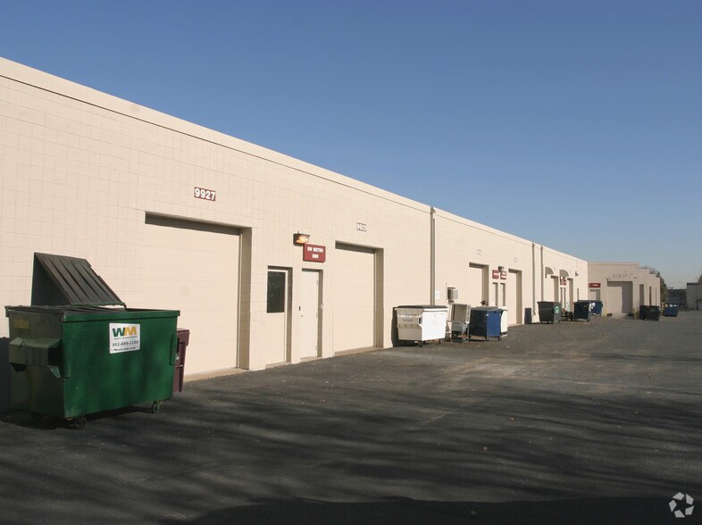 More Photos Of 9901-9927 Valley View Rd, Eden Prairie Showroom For Lease