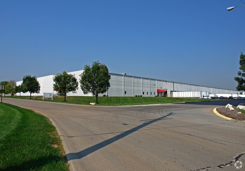 More Photos Of 415 Axminister Dr, Fenton Warehouse For Lease