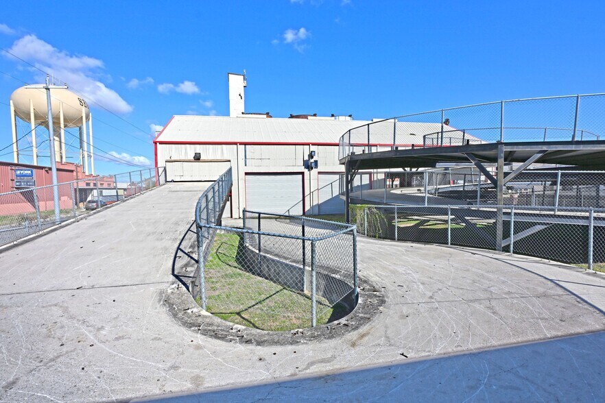 More Photos Of 1123 Bowie St, Seguin Warehouse For Sale