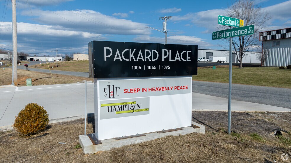 More Photos Of 1095 Packard Dr, Mooresville Flex For Lease