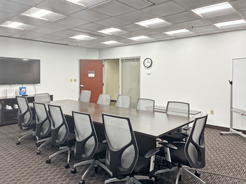 More Photos Of 9465 Counselors Row, Indianapolis Coworking Space