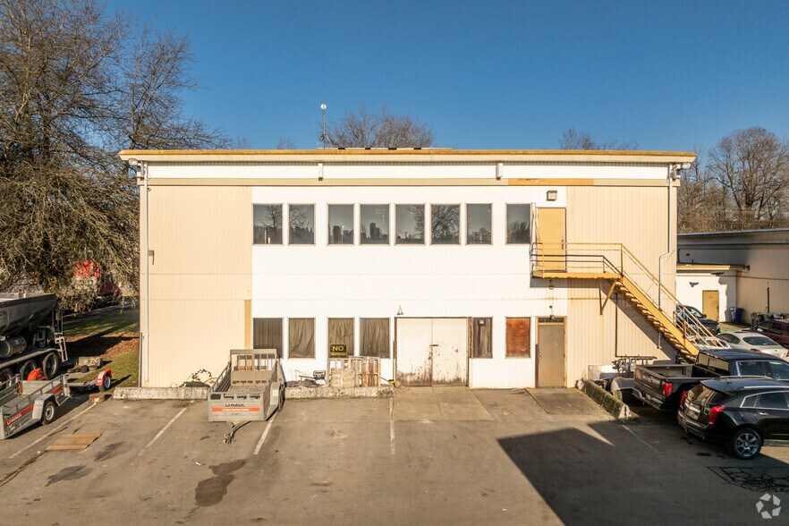 More Photos Of 440 Canfor Ave, New Westminster Warehouse For Lease