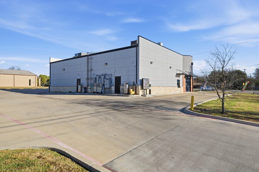 More Photos Of 1000 N Robinson Dr, Robinson Restaurant For Sale