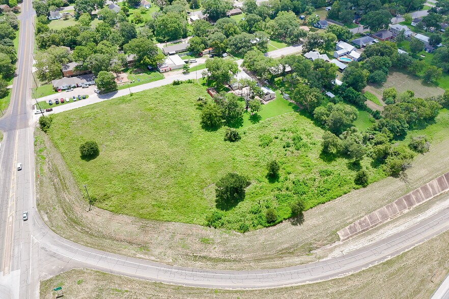 More Photos Of 102 Dixie Street, Brenham Land For Sale