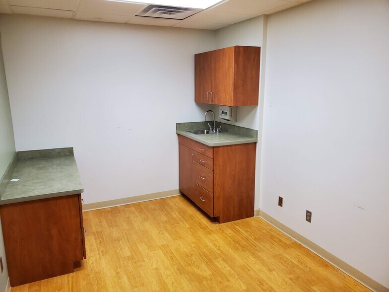 More Photos Of 4411 Washington Ave, Evansville Medical For Lease