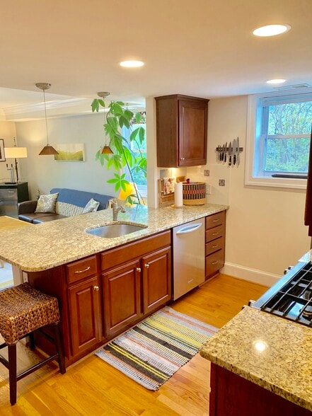 More Photos Of 111 E Uhler Ave, Alexandria Apartments For Sale