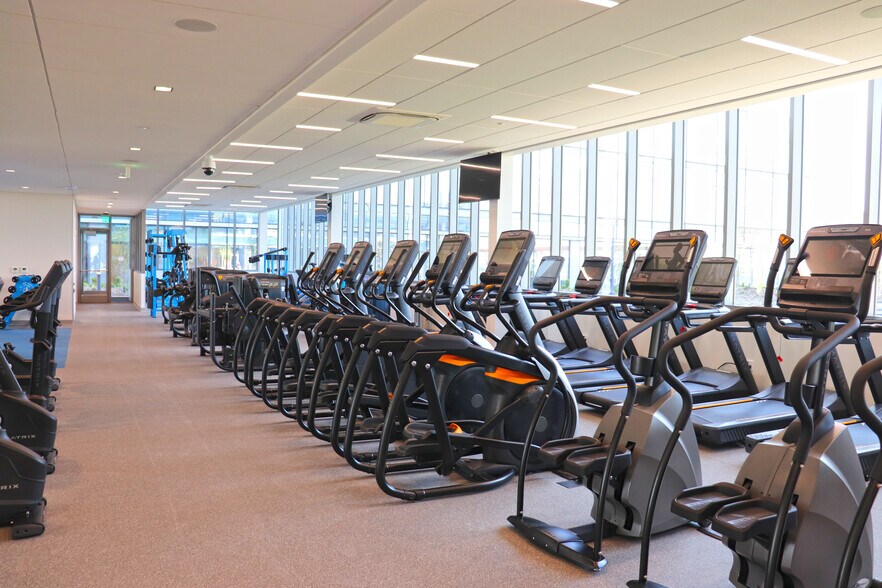 More Photos Of 8001 Forsyth Blvd, Saint Louis Office For Lease