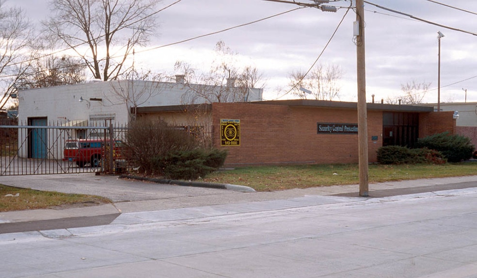 More Photos Of 12821 Capital St, Oak Park Warehouse For Sale