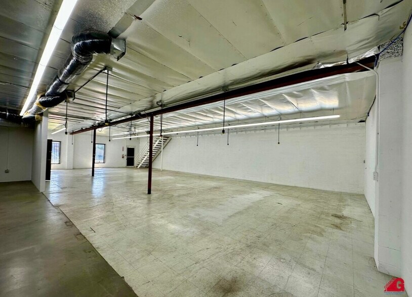More Photos Of 9851 Owensmouth Ave, Chatsworth Warehouse For Lease