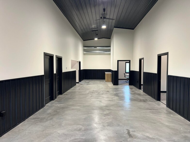 More Photos Of 1541 Hartford St, Hawley Office For Lease