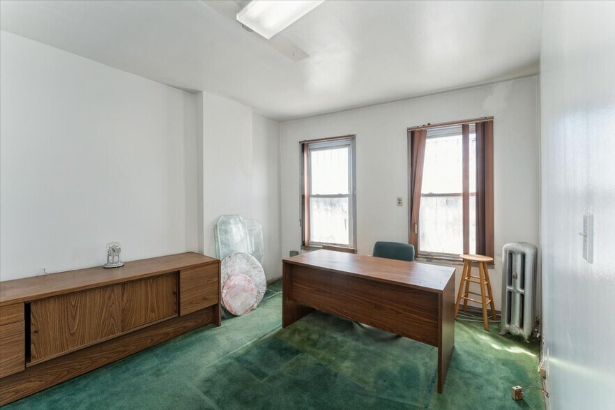 More Photos Of 13210 Hillside Ave, Richmond Hill Storefront Retail Office For Sale