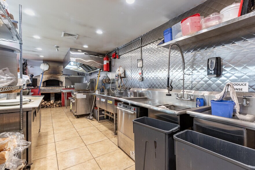 More Photos Of 414 Boston St, Topsfield Office For Sale