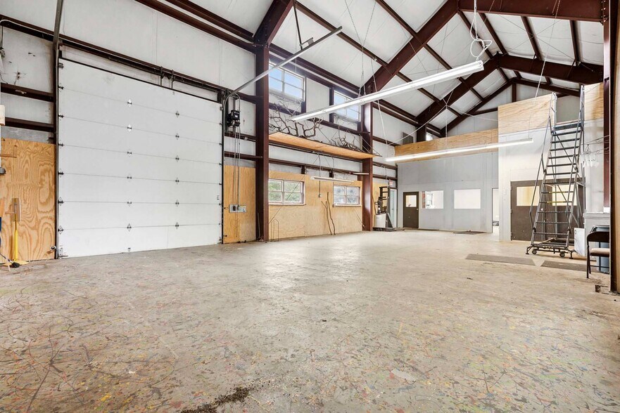 More Photos Of 468 County Rd 39, Southampton Warehouse For Lease