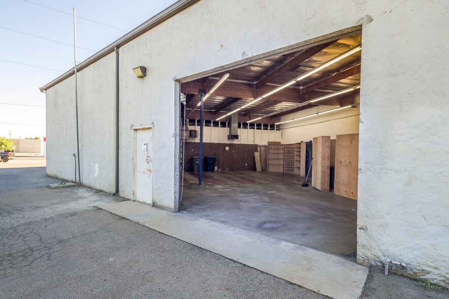 More Photos Of 2642-2680 E Church Ave, Fresno Warehouse For Lease