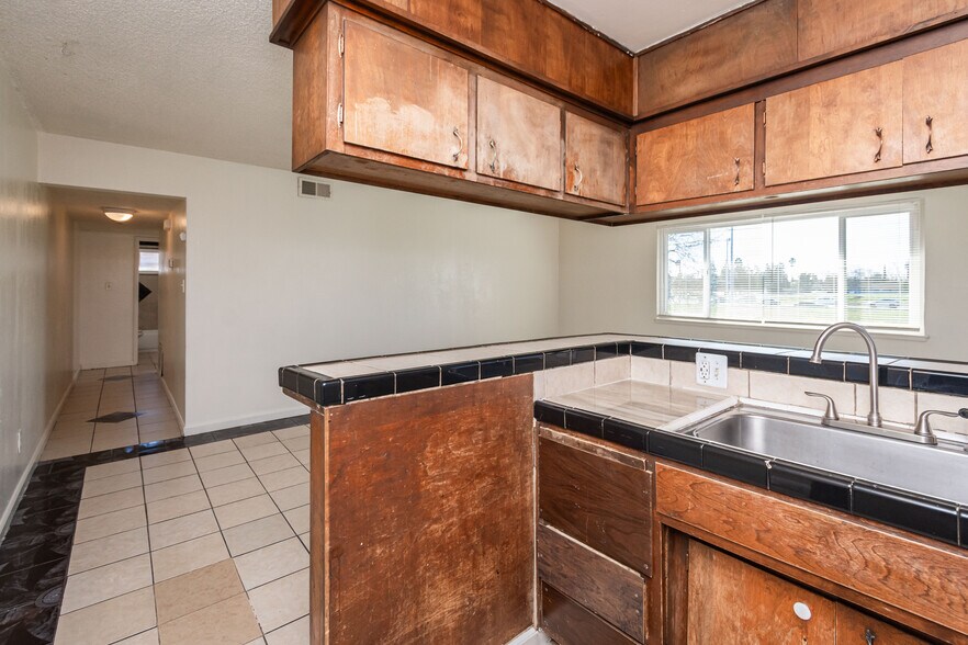 More Photos Of 10 Nedra Ct, Sacramento Apartments For Sale