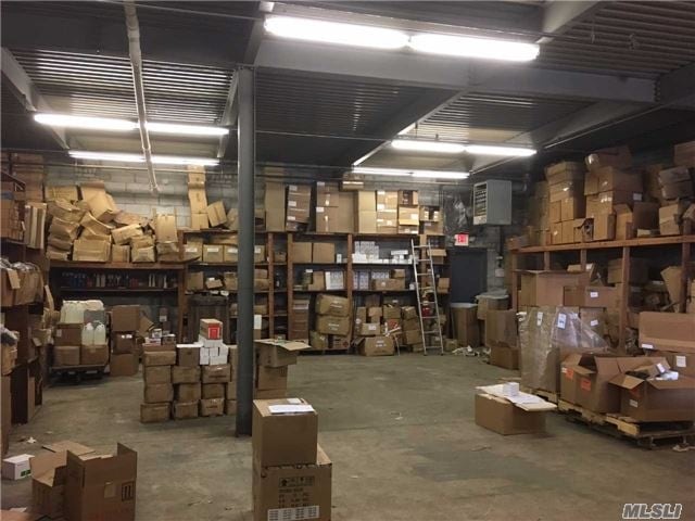 More Photos Of 16 McCarthy Rd, Island Park Warehouse For Lease