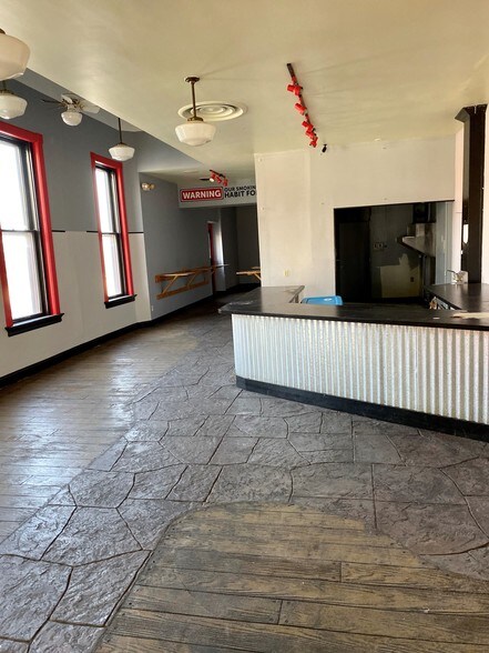 More Photos Of 301 S Washington Sq, Lansing Storefront For Lease