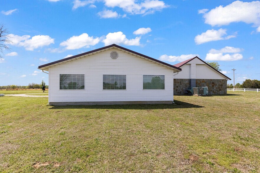 More Photos Of 58225 US-60, Fairland General Retail For Sale