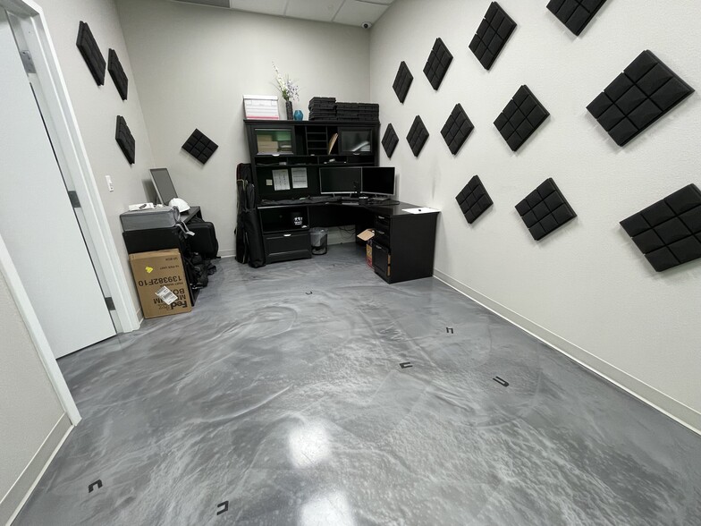 More Photos Of 4680 Lake Industrial Blvd, Tavares Warehouse For Sale
