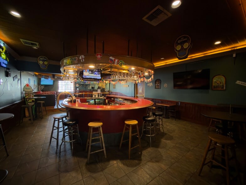 More Photos Of 8950 Laurel Canyon Blvd, Sun Valley Restaurant For Sale