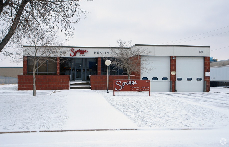 More Photos Of 124 Eva St, Saint Paul Light Manufacturing For Sale