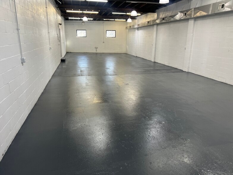 More Photos Of 686 Montgomery Ave, Lexington General Retail For Sale